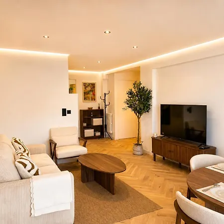 Modern 2-bedroom - Walk To & Old Town Apartment Antibes