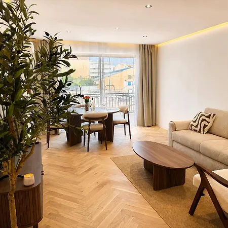 Apartment Modern 2-bedroom - Walk To & Old Town Antibes