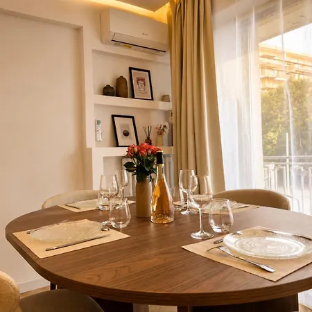 Modern 2-bedroom - Walk To & Old Town Apartment Antibes