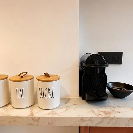 Modern 2-bedroom - Walk To & Old Town Apartment