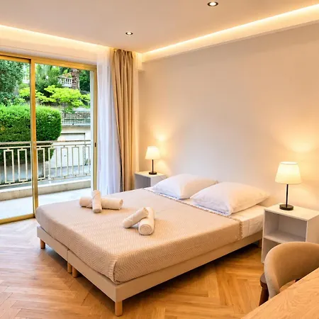 Modern 2-bedroom - Walk To & Old Town Apartment Antibes
