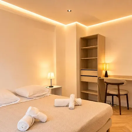 Modern 2-bedroom - Walk To & Old Town Apartment *