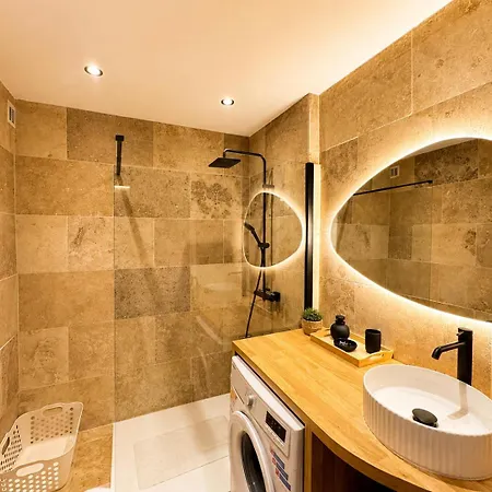 Apartment Modern 2-bedroom - Walk To & Old Town Antibes