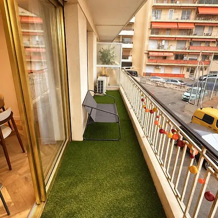 Modern 2-bedroom - Walk To & Old Town Apartment