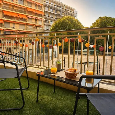 Modern 2-bedroom - Walk To & Old Town